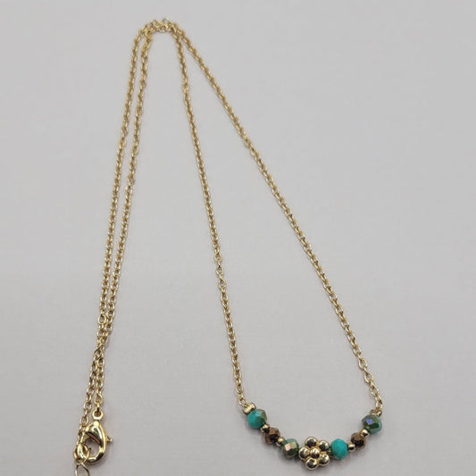Margaux, collier orné de perles en verre et perles dorées à l'or fin.