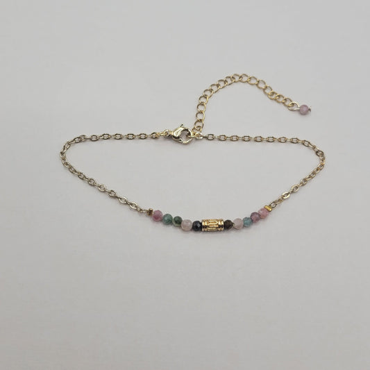 Ava, Bracelet en perles naturelles en agate et perles dorées à l'or fin.