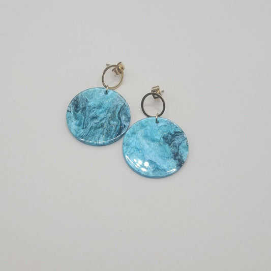 Romane , Boucles d'oreilles dorées à l'or fin, résine.