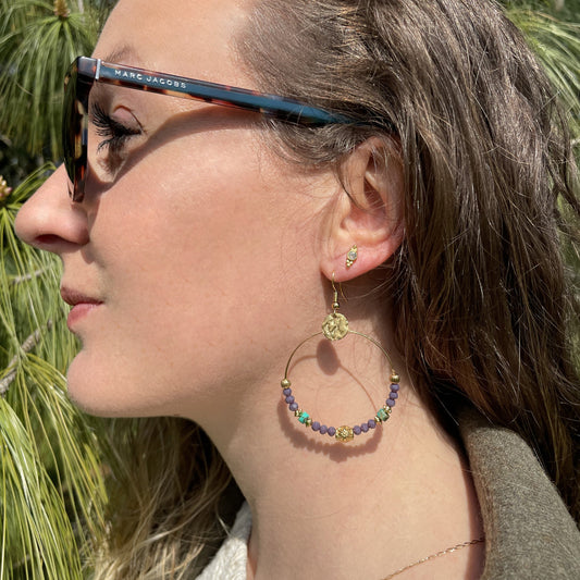 Gaëlle, Boucles d'oreilles créoles dorées à l'or fin turquoise et mauve.