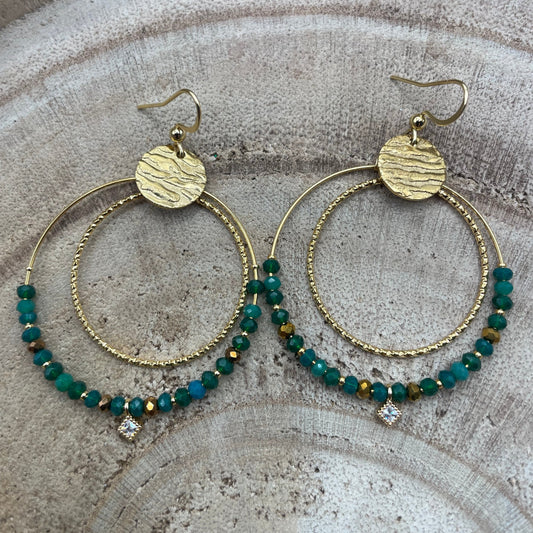 Eugenie Boucles d'oreilles créoles dorées à l'or fin et perles en verre.