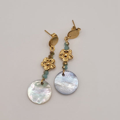 Charline,  Boucles d'oreilles nacres bleues et métal doré à l'or fin