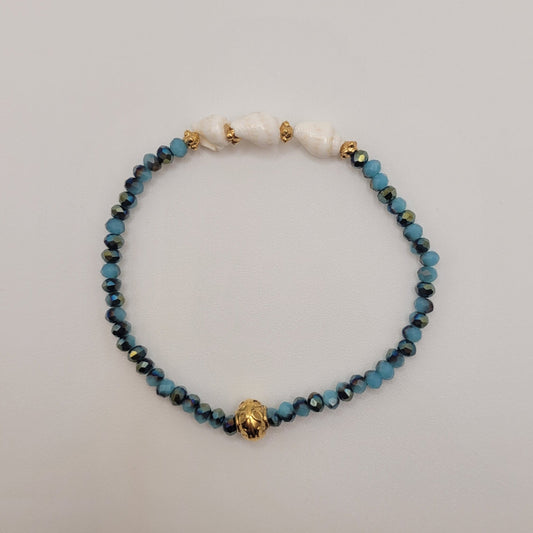 Inès, Bracelet en perles en verre, coquillages et perles dorées à l'or fin.