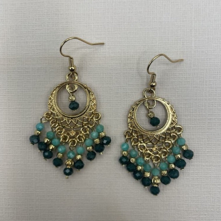 Maroussia , Boucles d'oreilles dorées à l'or fin et perles en verre facettées.