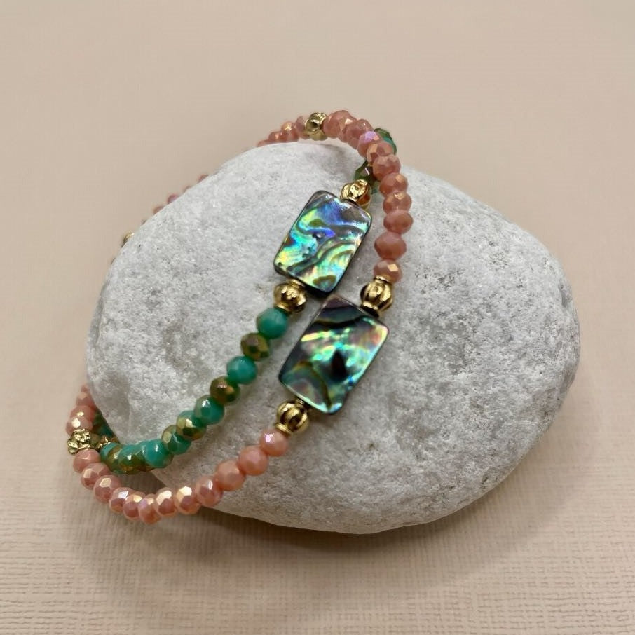 Anastasia, Bracelet en perles en verre , nacre Abalone et perles dorées à l'or fin.