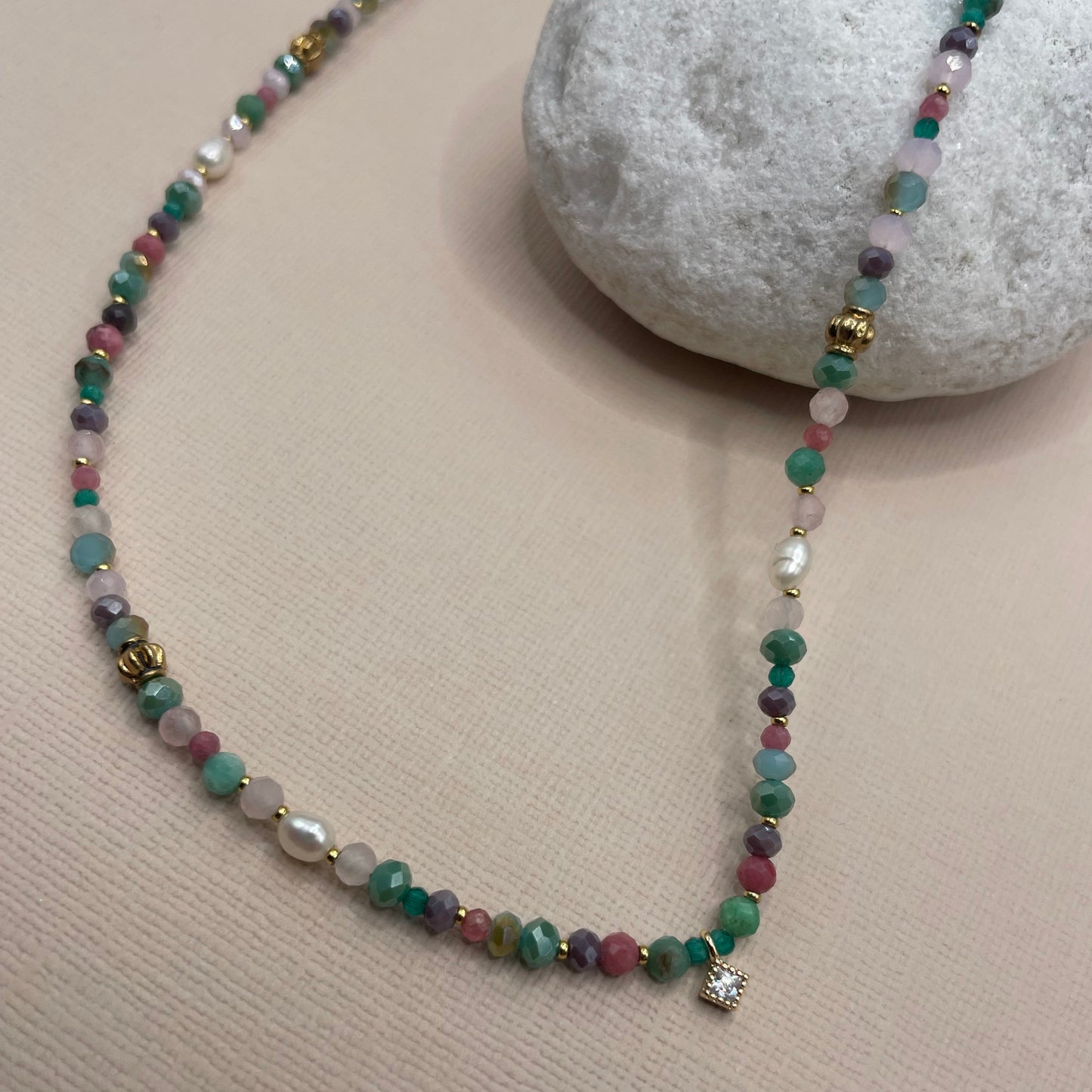 Alya, collier de perles en verre, perles naturelles en amazonite, perles d'eau douce et perles dorées à l'or fin
