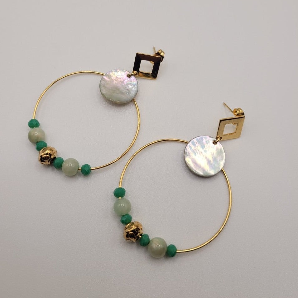 Emeline, Boucles d’oreilles dorées à l’or fin vertes, aventurine et nacre