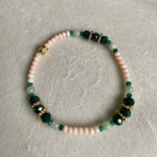 Paula, Bracelet en perles en verre,  aventurine et perles dorées à l'or fin.