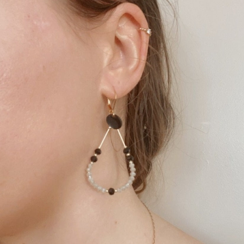 Nora, Boucles d'oreilles créoles gouttes dorées à l'or fin noires et dorées